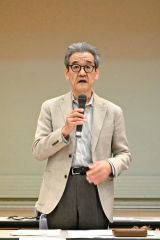 あいさつする棟方会長