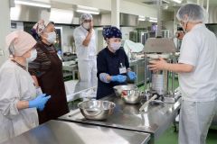 ソーセージ作りで「食」学ぶ　士幌