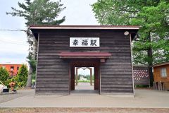 10年前の建て替え当時に戻った駅舎