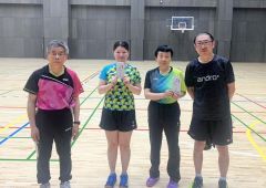 個人戦混合ダブルス優勝の（右から）中野俊之・松田祥子組、準優勝の青砥彩・仲上雄治組