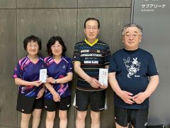 個人戦男女ダブルスの優勝ペア（右が男子優勝の大谷一裕・松田正信組）