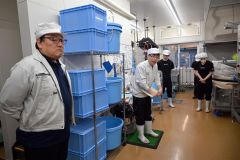 能登地震被災酒蔵杜氏の日吉さん、銘酒支援先の碧雲蔵を訪問「酵母の状態はとても元気」 10