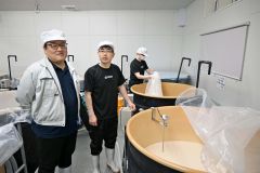 能登地震被災酒蔵杜氏の日吉さん、銘酒支援先の碧雲蔵を訪問「酵母の状態はとても元気」 11