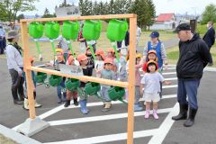 工業科と木工科の生徒が作ったじょうろ置き場