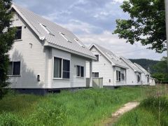 コテージなどへの改修を検討する旧狩勝牧場の住宅施設