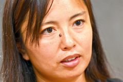 パリ五輪に向けて、意気込みを語る桑井亜乃さん（東京都港区の日本ラグビーフットボール協会のオフィスで。金野和彦撮影）