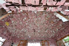 本記　幸福駅　次の１０年に向け壁いっぱいの切符撤去 写真6