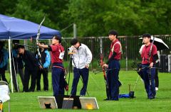 【男子団体３位決定戦】チーム一丸となって勝利に貢献した帯工のメンバー。（左手前から）佐藤春輝、鳥本悠空、高杉飛成、角藤喜音主将（金野和彦撮影）