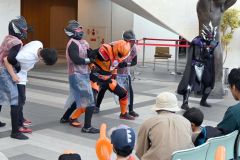 歯の大切さなどを訴えた「ジバサンダー」のショー