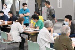 市民らが健康な口の働きを保つ大切さなどを学んだ「お口の健康フェア」