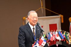 歓迎のあいさつをする池田十勝クラブ会長