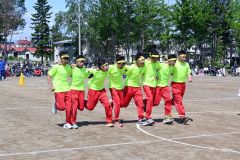 息の合った走りを見せる３年生男子（５月２５日、芽室中学校。近藤周撮影）
