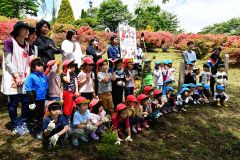 園児も参加して返却ツリーを植樹　広尾 5
