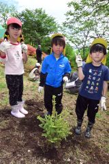 園児も参加して返却ツリーを植樹　広尾 6
