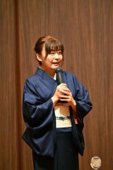 あいさつする長岡さん（５月２７日午後６時１０分ごろ、北海道ホテル）