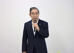 あいさつする竹中町長