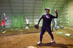 軽めのキャッチボールをする古谷優人さん（金野和彦撮影）