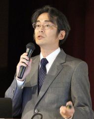 講演する山田医師
