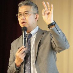 講演する藤城院長