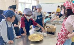 帯広光南小５年生が豆腐と豆乳作り　おびひろ市民学の一環～こぼれ話