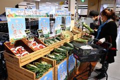 新鮮な音更町産野菜が並ぶ「まごころ農家」（イオン帯広店）