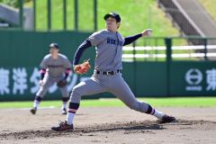 【決勝・六花亭―旭山倶楽部】力強い投球を見せる六花亭の信田侑輝