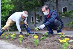 西江建設が花壇整備 2