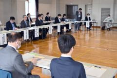 新規高卒者の求職動向、各機関の取り組みなどについて情報共有した協議会