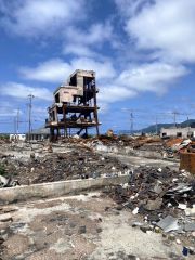 無数のがれきが残る被災地（復興支援隊提供）