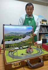 初披露したトランクレイアウトと制作した君島さん