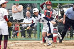 【決勝・帯大谷－とわの森三愛】帯大谷は２回、先頭打者の武長柚希が内野安打を放ち、先制の好機をつくる（金野和彦撮影）