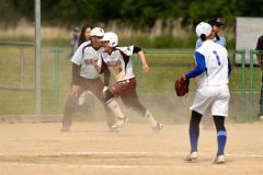 【１回戦・帯南商－北見緑陵・商業】３回帯南商は、相手の失策の間に三走・重堂羽南が生還、３－５とする（金野和彦撮影）