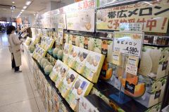 中元商戦「群雄割拠」　大型店閉店で商機分散　スーパー充実、新藤丸参戦 4