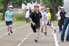 更別小学校運動会（８日、更別小学校。金野和彦撮影）