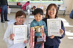 成年女子で優勝した小川・太田組