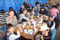 多くの家族連れらでにぎわった農業祭