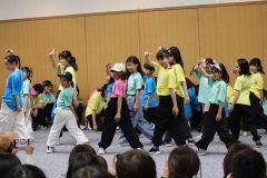 ステージイベントに登場したＪＯＹＦＩＴダンス（馬渕智子通信員撮影）１