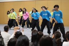 ステージイベントに登場したＪＯＹＦＩＴダンス（馬渕智子通信員撮影）２