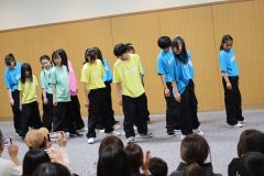 ステージイベントに登場したＪＯＹＦＩＴダンス（馬渕智子通信員撮影）３