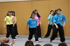 ステージイベントに登場したＪＯＹＦＩＴダンス（馬渕智子通信員撮影）４