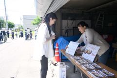 清野さんのレシピを友人が再現して作った「パンタルト」を買い求める来場者