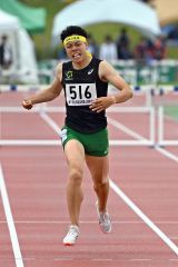 【男子４００メートル障害】５５秒４８で６位の三宅快晴（北海３年－明星小出）