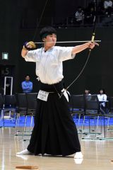 青木隆真（足寄２年）準Ｖ全国射止める　全道高体連弓道２日目