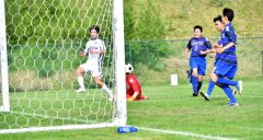 【男子２回戦・帯大谷―岩見沢東】ＧＫとの１対１を冷静に決め、２得点でチームの勝利に貢献した（６）野々村海玖空（あくあ・ＭＦ・３年）