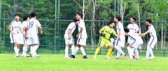 【男子２回戦・帯大谷―岩見沢東】前半キックオフ前、声を出して士気を高める帯大谷イレブン