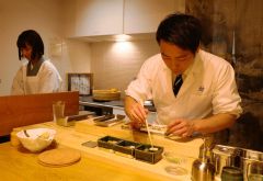 今年も足寄で日本料理店を期間限定で開店する二見さん夫妻（写真は昨年１０月）