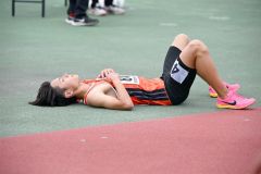 【男子３０００メートル障害】９分２９秒８１で準優勝の高橋孔晴（白樺学園３年）はゴール後に倒れ込む
