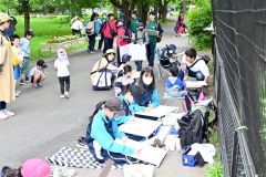 じっくり観察「上手に描けたよ」　おびひろ動物園で写生コンクール