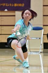 【女子シングルス・２回戦】旭川商戦に挑む帯三条の内山千智（金野和彦撮影）
