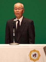 独吟を披露する詩吟部会員